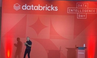 Pablo Junco leading a speaking session about data and AI.